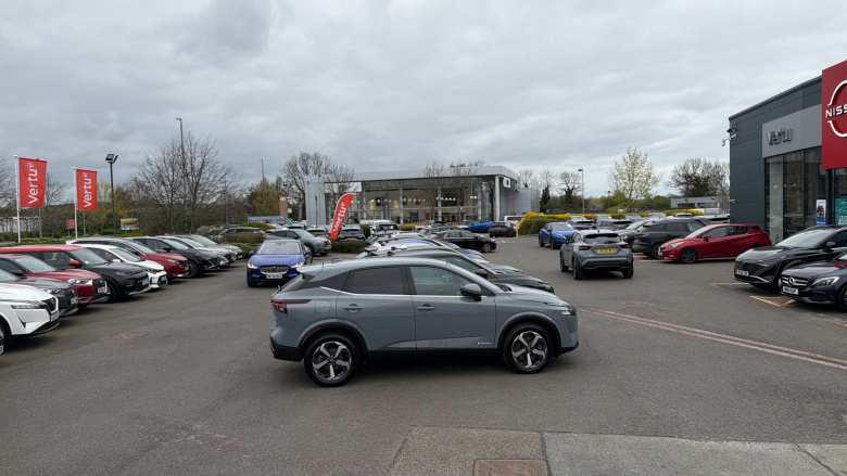 Nissan Juke 1.0 DiG-T N-Connecta 5dr Petrol Hatchback